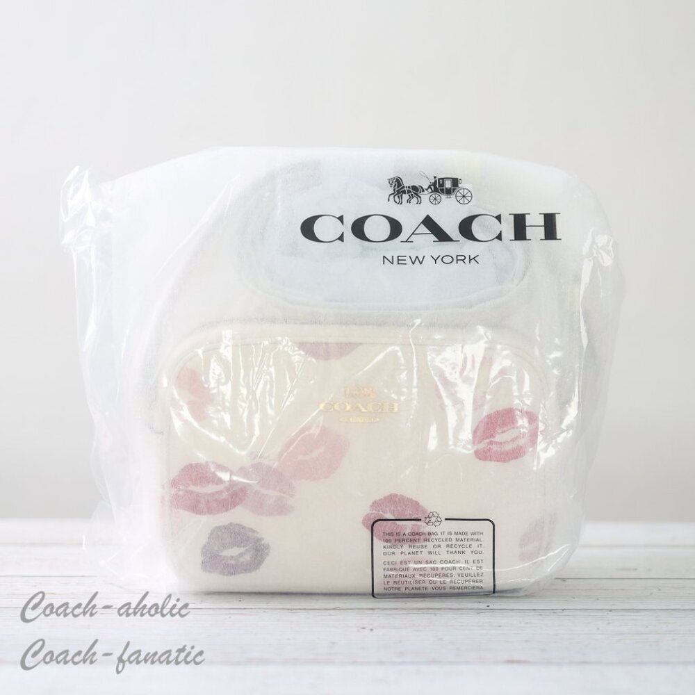 NWT Coach CZ935 Jamie Camera Bag Leather Crossbody With Lips Print *Sealed* - Picture 3 of 9